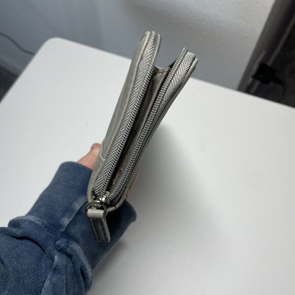 Nicole Miller New York Gray Textured Leather Wallet 4 Inner Compartments - Picture 3 of 5